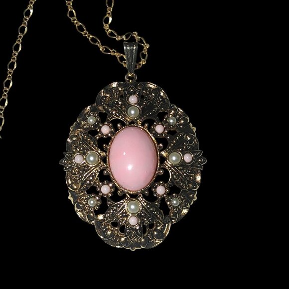 Avon Vintage Gold Tone Pendant Necklace Pink Faux Pearl Accents Oval Design - Picture 7 of 7